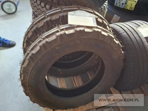 Części samochodowe (KAMAZ, AUTOSAN, JELCZ, HONKER, URSUS, UAZ) oraz narzędzia - pakiet zawierający 121 poz. asort. (wg oddzielnego wykazu), w tym m.in.: dętki, opony, filtry, krzyżaki wału napędowego, pierścienie, pompy, półosie, skrzynia ładunkowa płaska, wał napędowy środkowy, szyby, tarcze, uszczelki, zderzaki itp. 